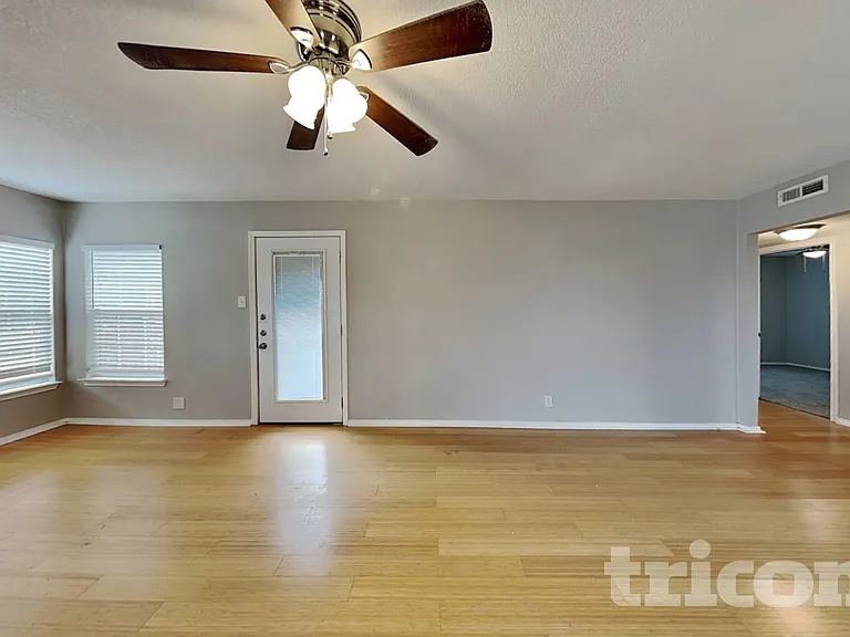 706 Olney Dr — Photo 4