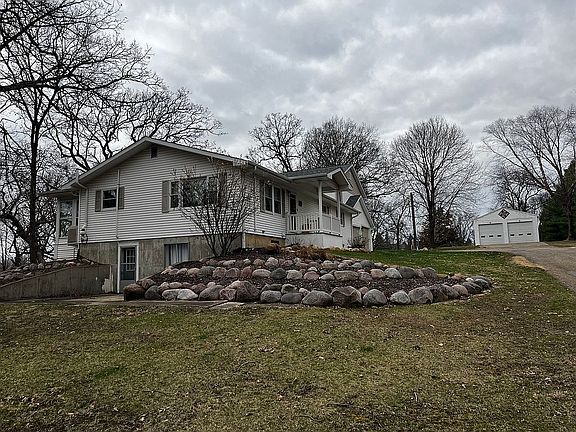 2nd image of 2320 W Oregon Trail Rd