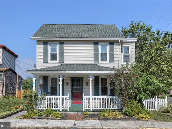 92 N 2nd St, Mount Wolf, PA 17347