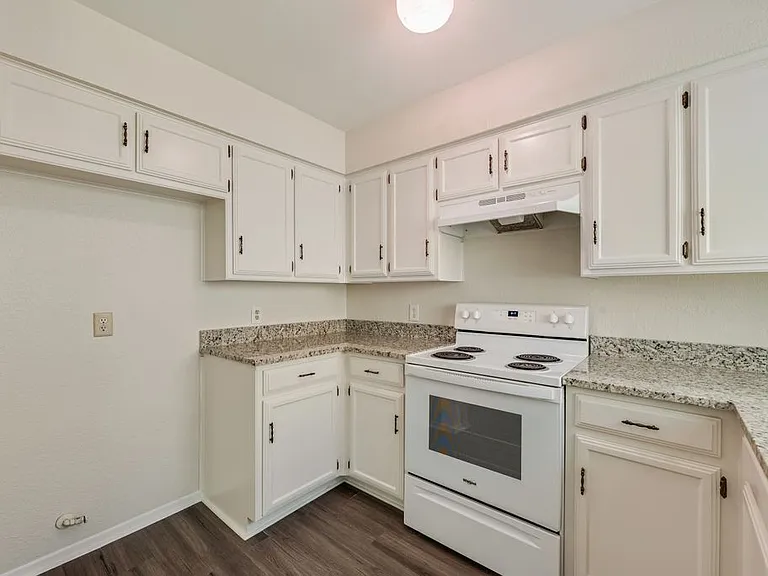 105 Wildwood Ct #UNITB — Photo 9