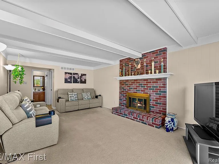 36010 Congress Rd — Photo 17