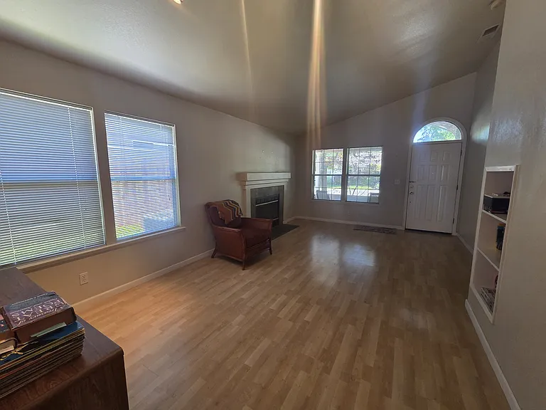 1412 Olympic Dr — Photo 7