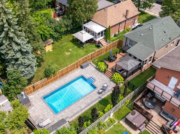 188 Queens Ave, Toronto, ON M8V 2N9