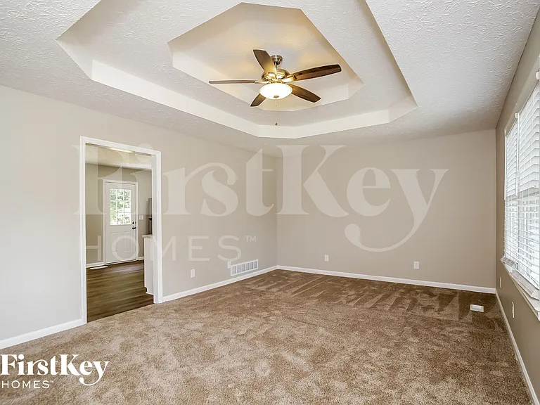 127 McWhirter Pl — Photo 5