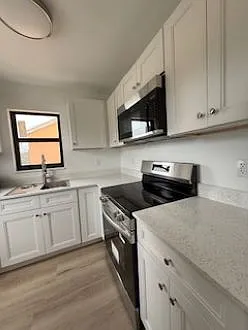 1938 SW 16th Ave — Photo 1