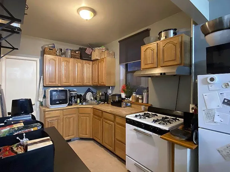 93 Allen St #2 — Photo 7