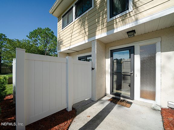 3rd image of 7813 LA SIERRA Court