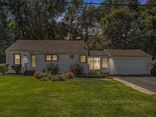 1506 Winters Dr, Portage, MI 49002