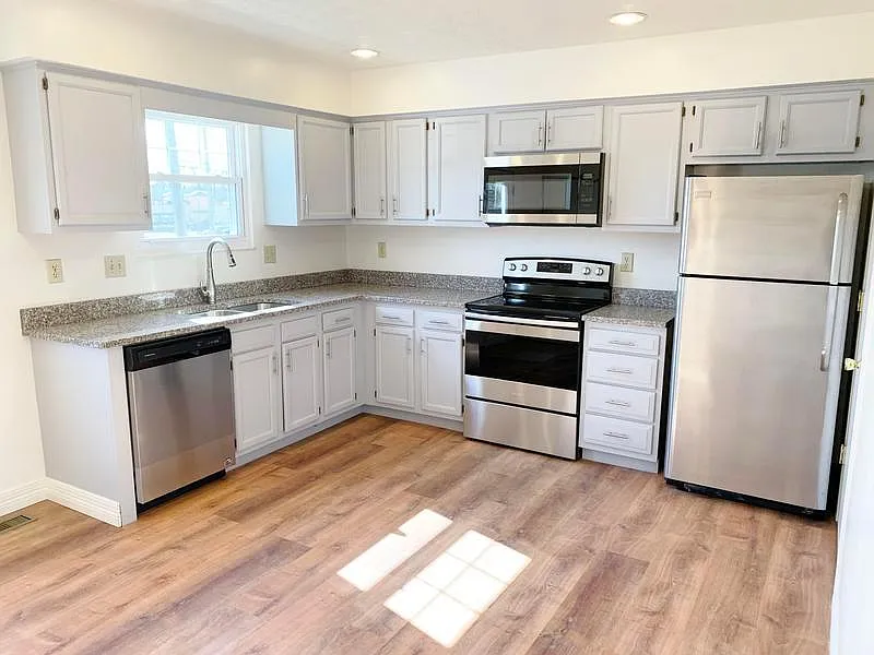 3 bed, 1.5 bath, 1000 sqft, $1,450 — Photo 4