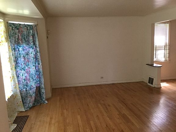 2nd image of 10042 S Eggleston Ave