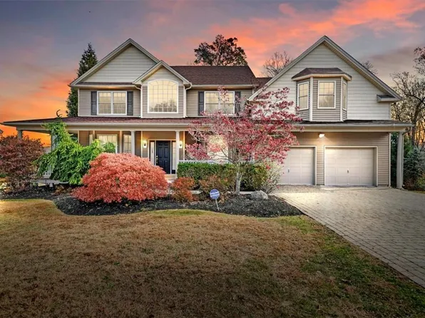 129 Winding Brook Court, New Windsor, NY 12553