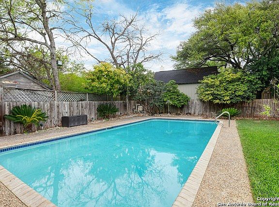 2nd image of 407 Abiso Ave