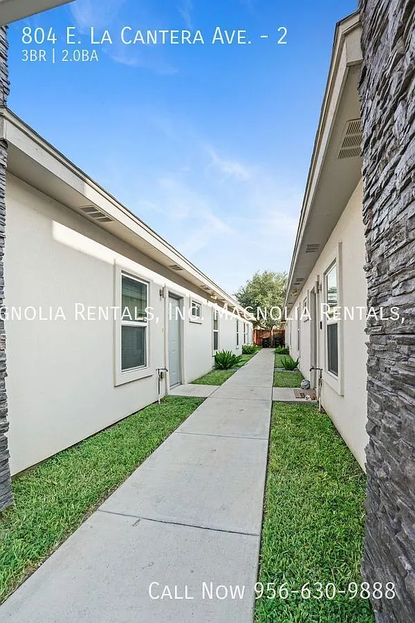 Building Photo - 804 E La Cantera Ave #2