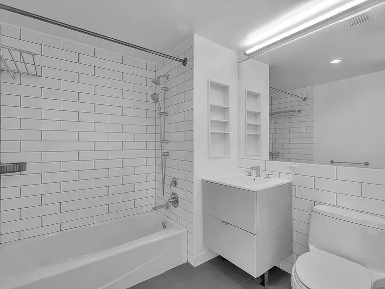 400 W 113th St #1427 — Photo 12