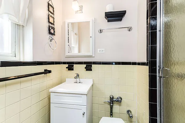 Sold by Re/Max In The City | media 29