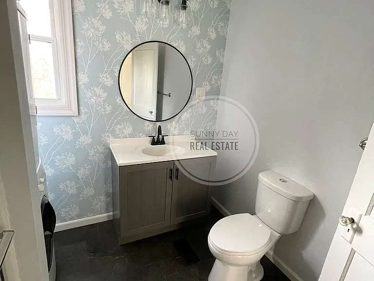 1115 Prickett Ave — Photo 9