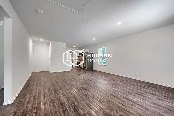 3 bed, 2.0 bath, 1090 sqft, $1,149 — Photo 4