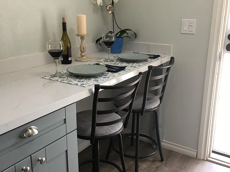 378 Hilltop Dr — Photo 3
