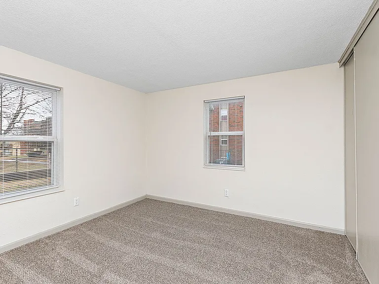Oval Spring Apartments — Photo 7