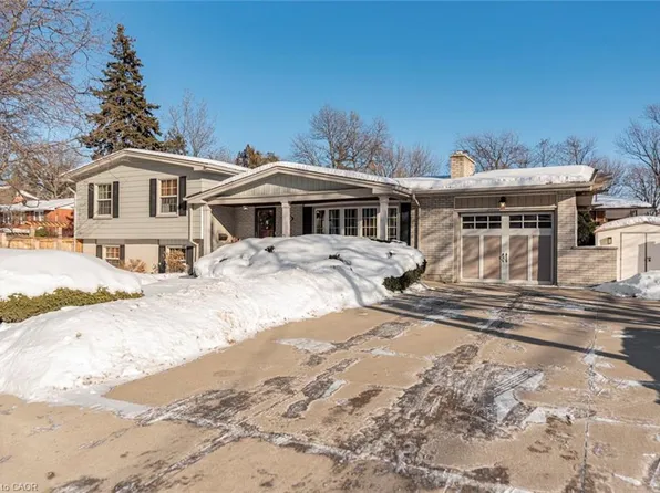 92 Auchmar Rd, Hamilton, ON L9C 1C5