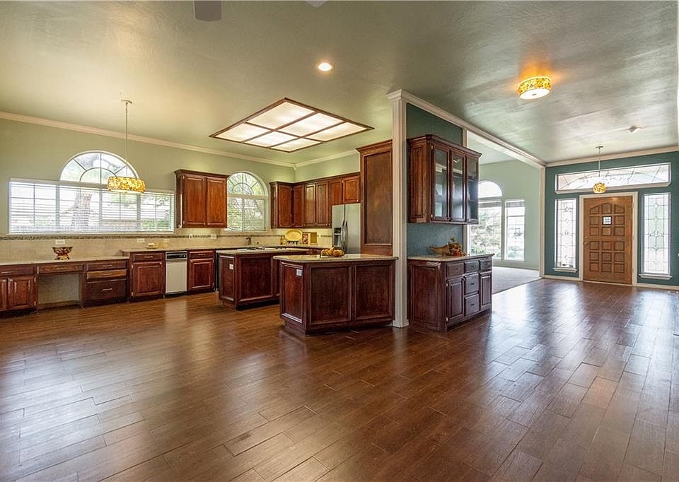 1st image of 2441 Fairway Ct