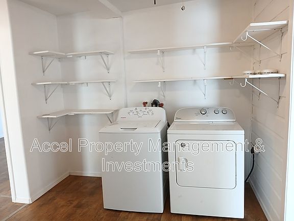 5th image of 1112 E Van Week St