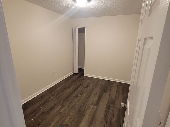 2nd image of 2315 Hiawatha Ave