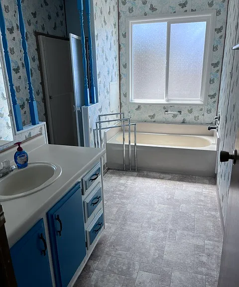 primary bathroom - full