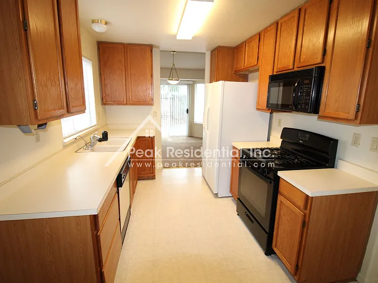 1024 Moreno Way — Photo 7