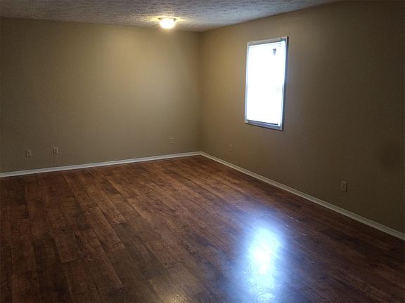 3rd image of 1665 Foxhaven Dr APT 16