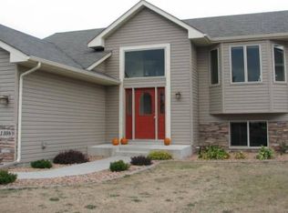 1308 Drake Cv, Mayer, MN 55360