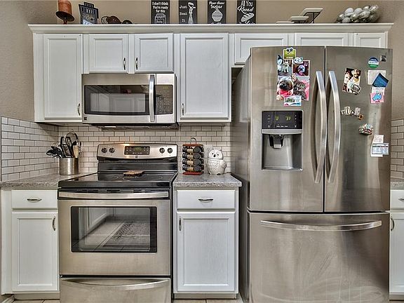 5th image of 900 Palomino Dr