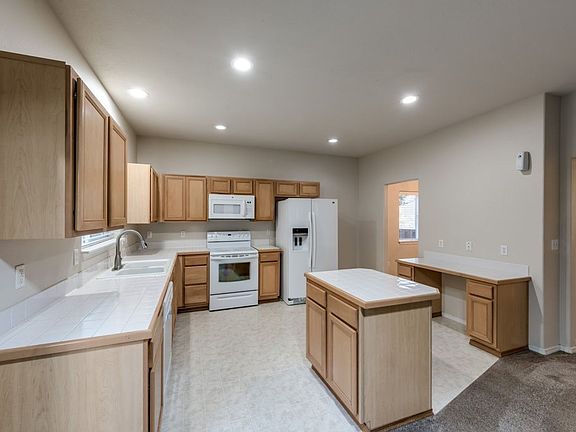 4th image of 7249 NE Shaleen St