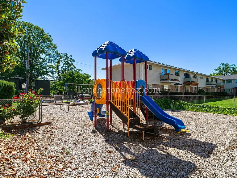 Beaverton Garden Court Apartments — Photo 8