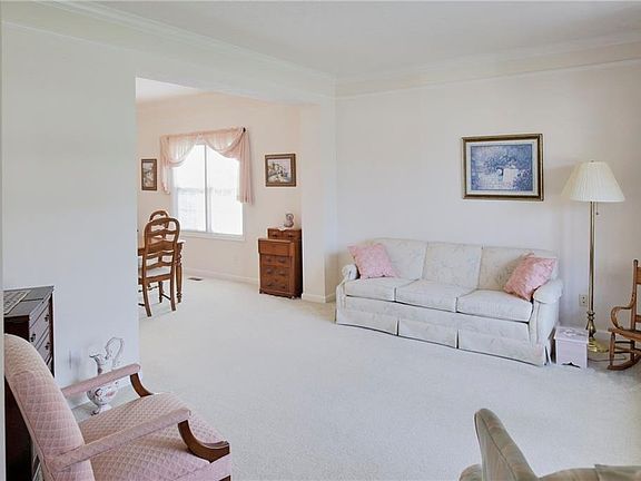 5th image of 8865 Pin Oak Dr