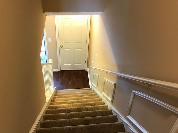 3rd image of 811 Andrea Ln