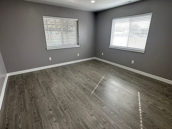 4th image of 923 E Lincoln Ave