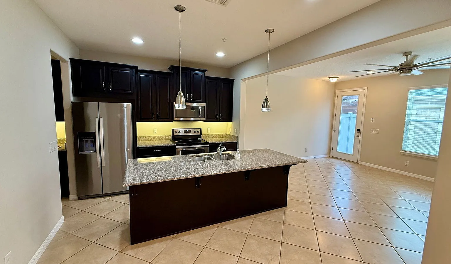 3 bed, 2.5 bath, 1779 sqft, $2,700 — Photo 4