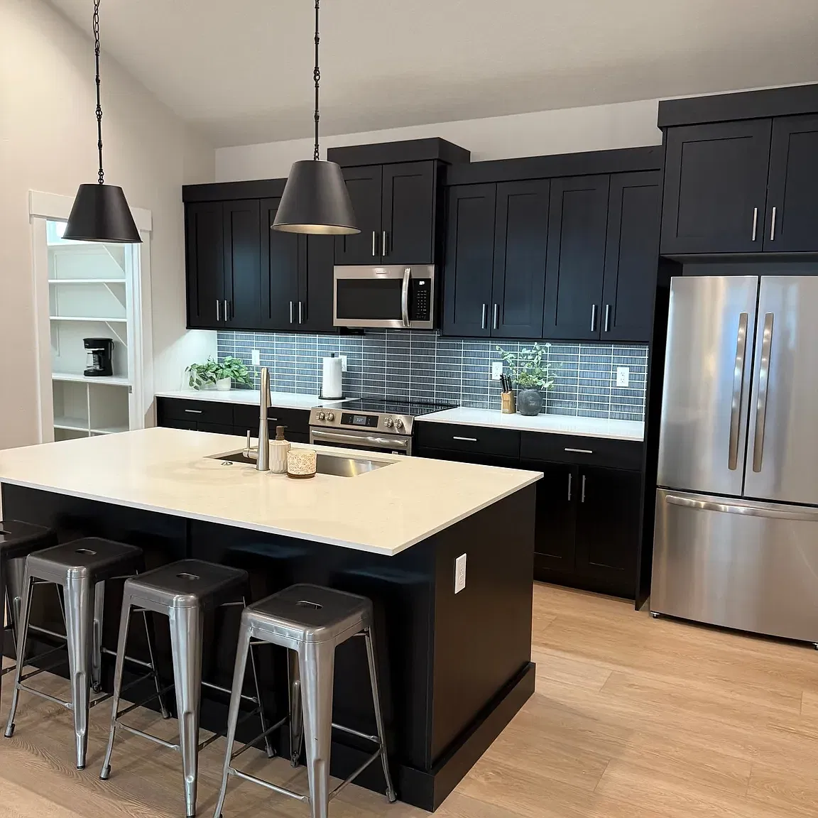 3 bed, 1718 sqft, $3,700 — Photo 4