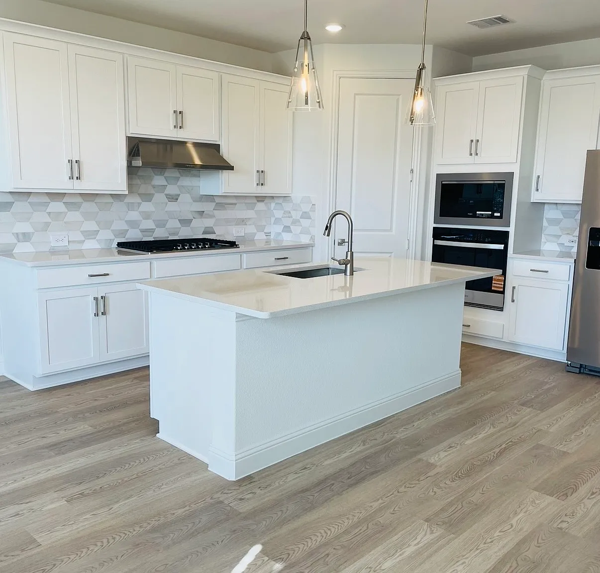 4 bed, 2283 sqft, $3,400 — Photo 3