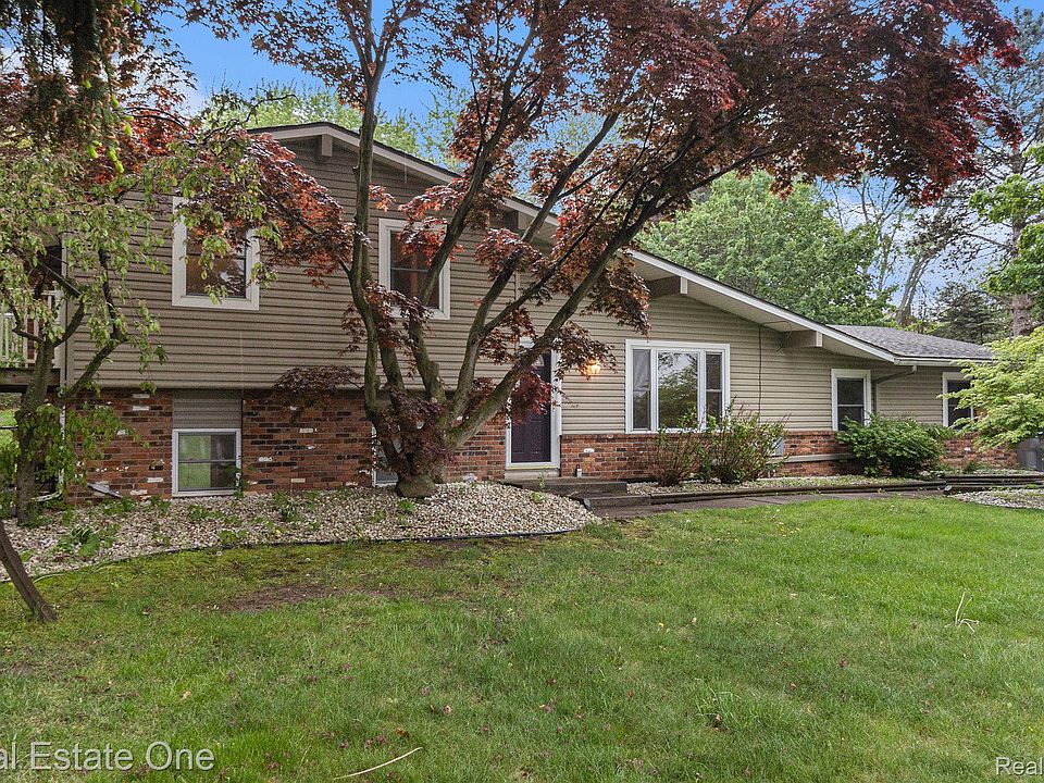 1st image of 8830 Skylane Dr