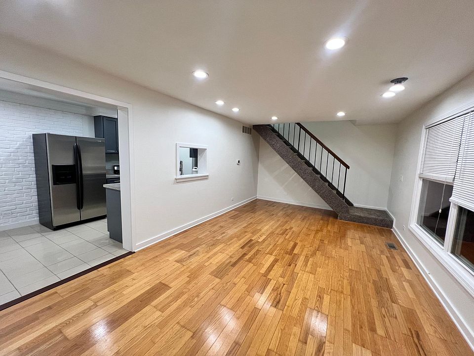 1st image of 402 Somerset Ln #402