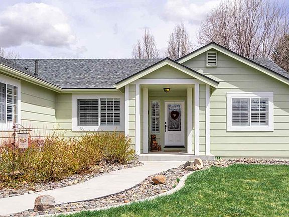 2nd image of 1093 Wisteria Dr