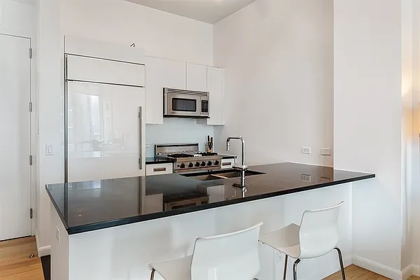 Rented by SERHANT. | media 18