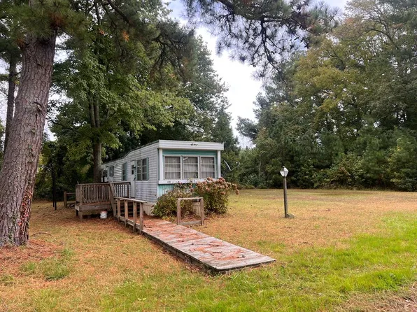 7237 Mason Dr, Chincoteague Island, VA 23336