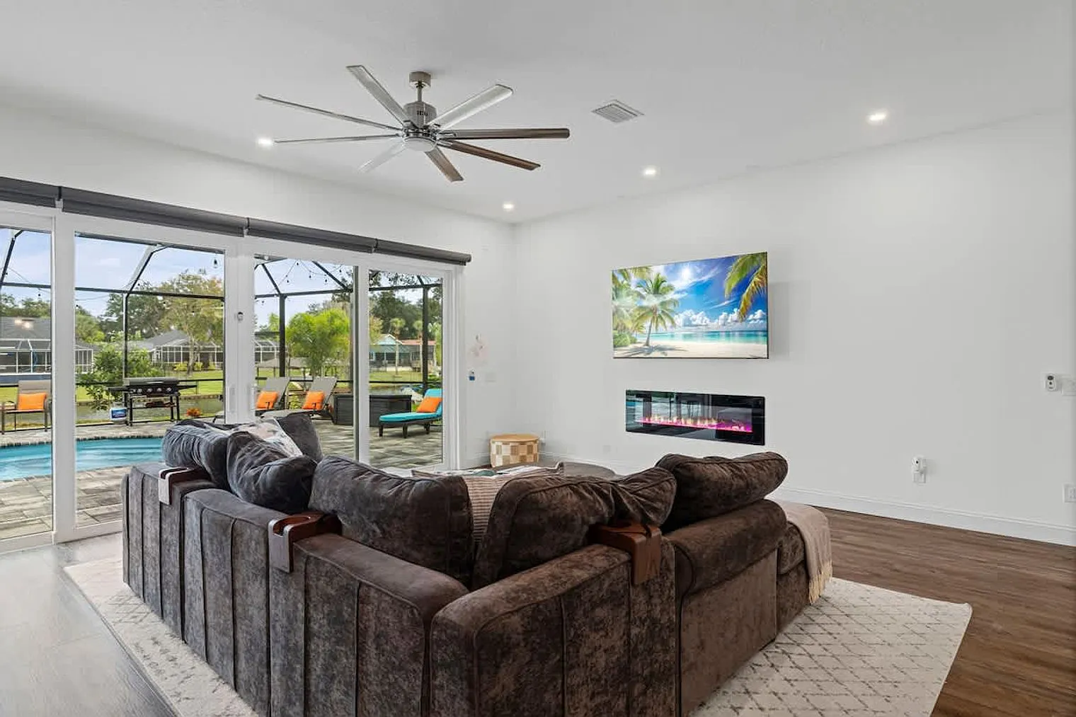 4 bed, 3.0 bath, 2357 sqft, $7,807 — Photo 2