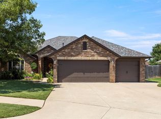 10305 SW 26th Cir, Yukon, OK 73099