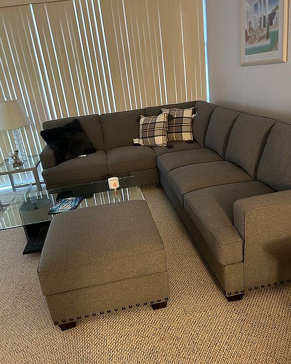 1st image of 800 Parkview Dr APT 201