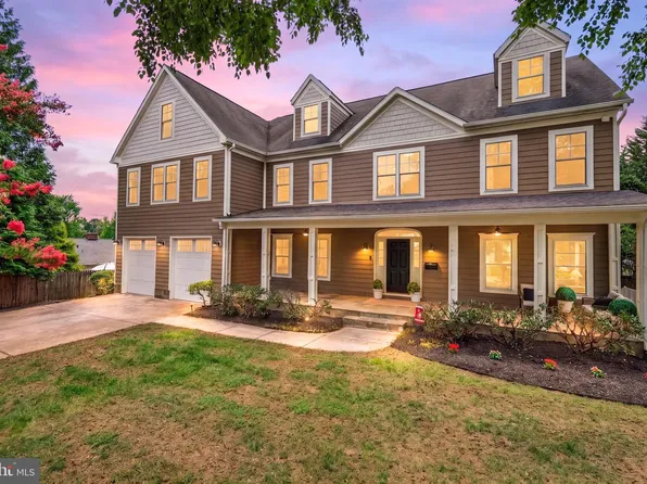 2232 N Underwood St, Falls Church, VA 22043