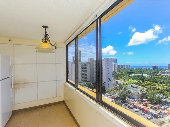 444 Niu St APT 1805, Honolulu, HI 96815